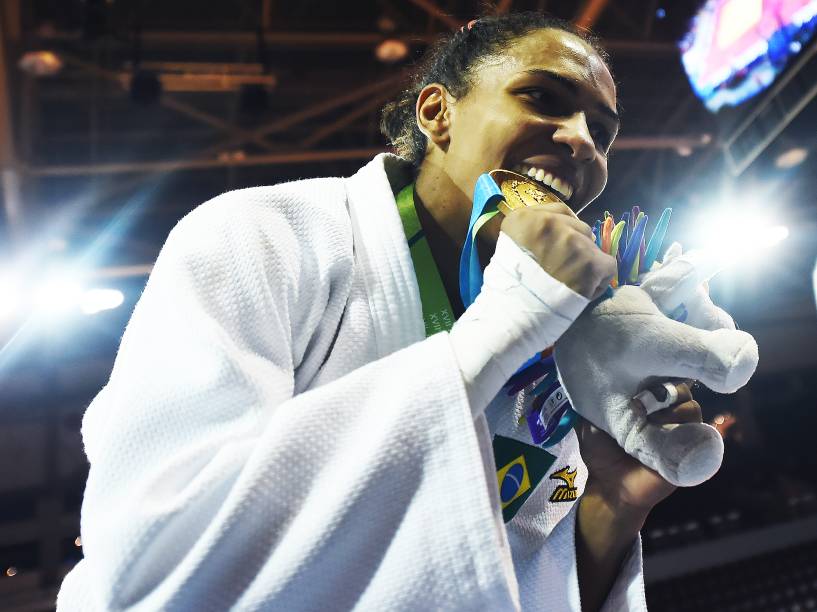 A judoca brasiliense Érika Miranda, campeã pan-americana de judô, conquista a primeira medalha de ouro para o Brasil nos Jogos de Toronto