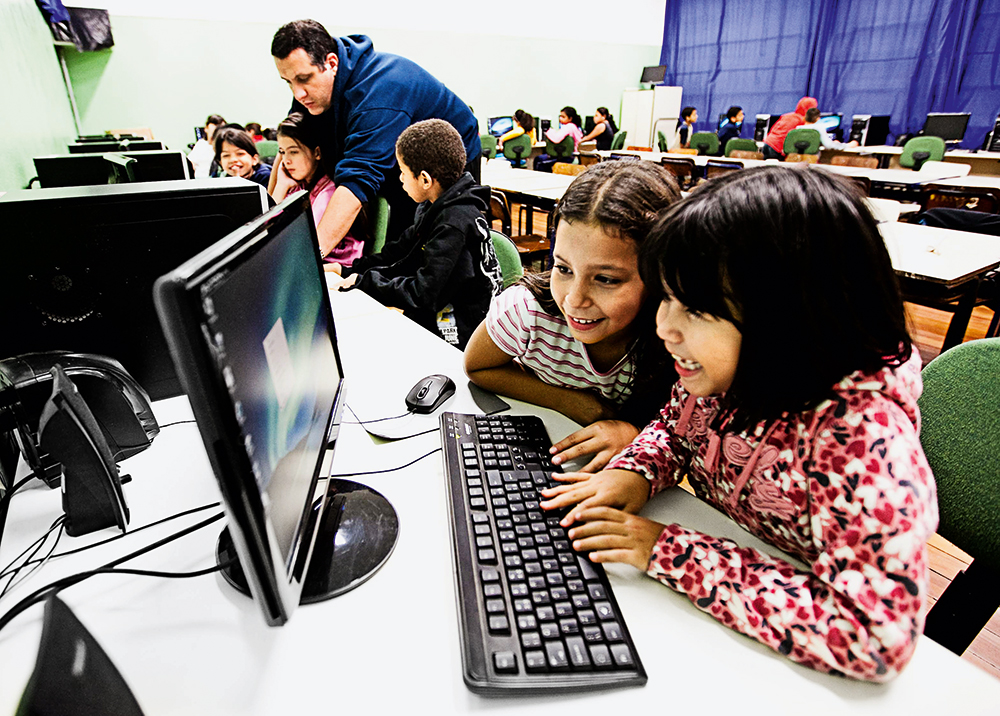 “Alunos brasileiros: até hoje, cada escola particular teve o seu currículo; já na rede pública, às vezes não há nenhum”