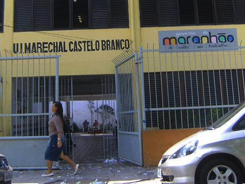 O Centro de Ensino Castelo Branco, agora passará a ser chamado de CE Vinícius de Moraes