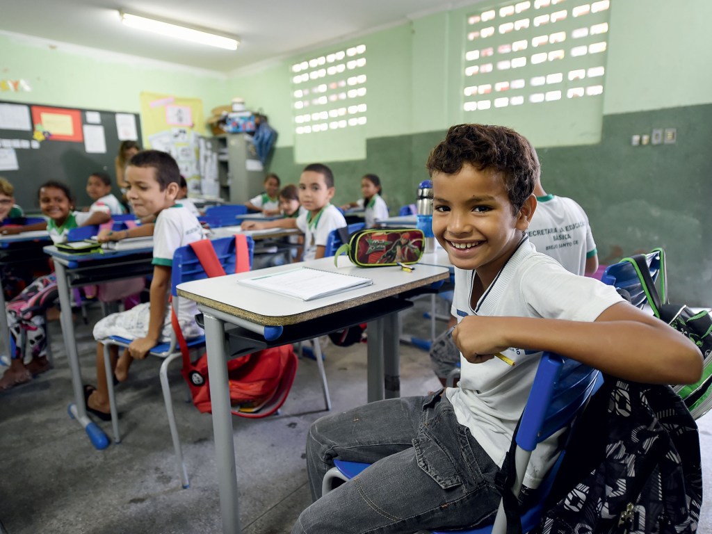Rotina que funciona – Na Escola Professor Pedro Gomes da Silva Basílio, em Brejo Santo, o dia começa com leitura obrigatória: regras rígidas para alunos e professores