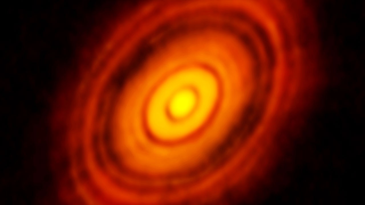 A imagem mais nítida feita pela rede de telescopios Alma: ela mostra um disco planetário ao redor da estrela HL Tauri e revela estruturas que nunca haviam sido vistas, como a possível posição dos planetas em formação