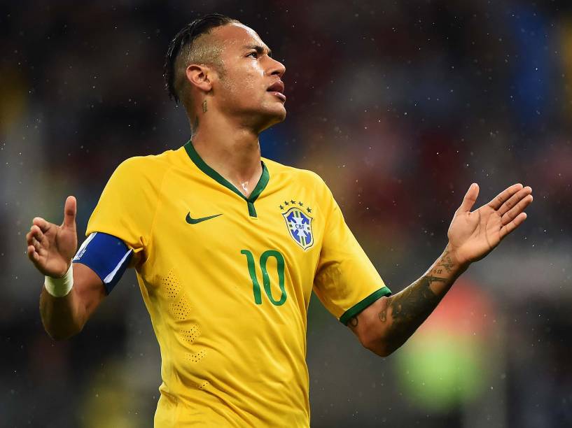 Neymar lamenta chance perdida durante amistoso contra Honduras no Beira Rio