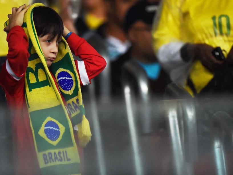 Torcedor mirim durante partida entre Brasil e Honduras no Beira Rio