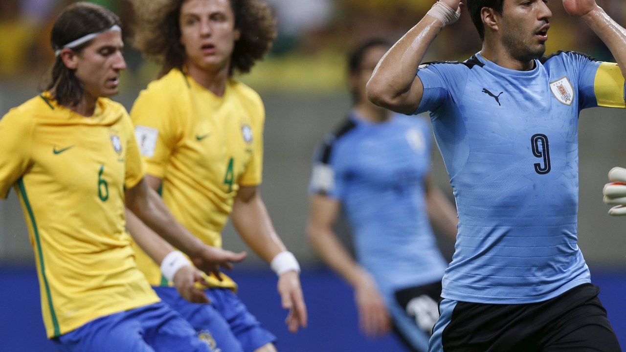 O atacante uruguaio Luís Suárez reage a jogada contra o Brasil na Arena Pernambuco, em Recife