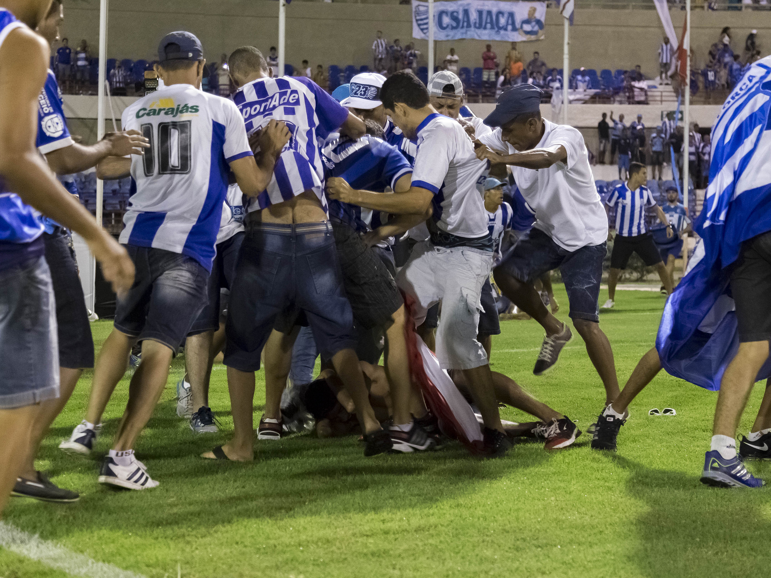 Torcedor do CRB é espancado na final do Campeonato Alagoano