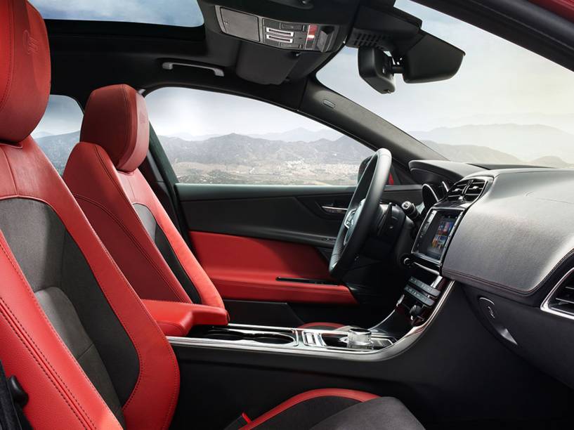Jaguar XE: sete opções de motor e mais de 140 acessórios