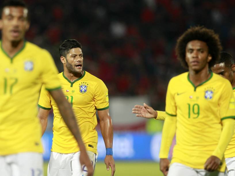 Jogadores da seleção brasileira na partida contra o Chile em Santiago