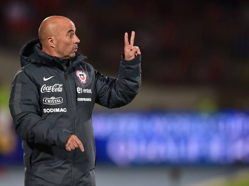 O técnico da seleção chilena Jorge Sampaoli na partida contra o Brasil