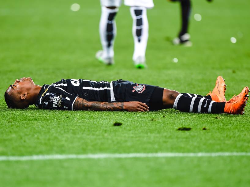 O atacante Malcom do Corinthians, na derrota para o Santos em partida válida pela Copa do Brasil 2015