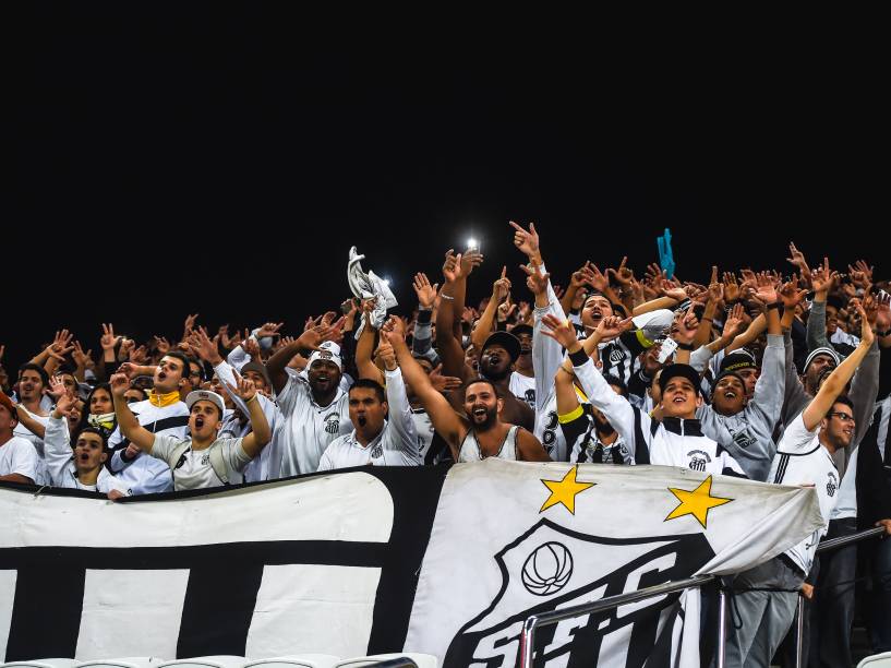 Torcida santista faz a festa nas arquibancadas da Arena Corinthians, após vitória e classificação para as quartas de final da Copa do Brasil 2015