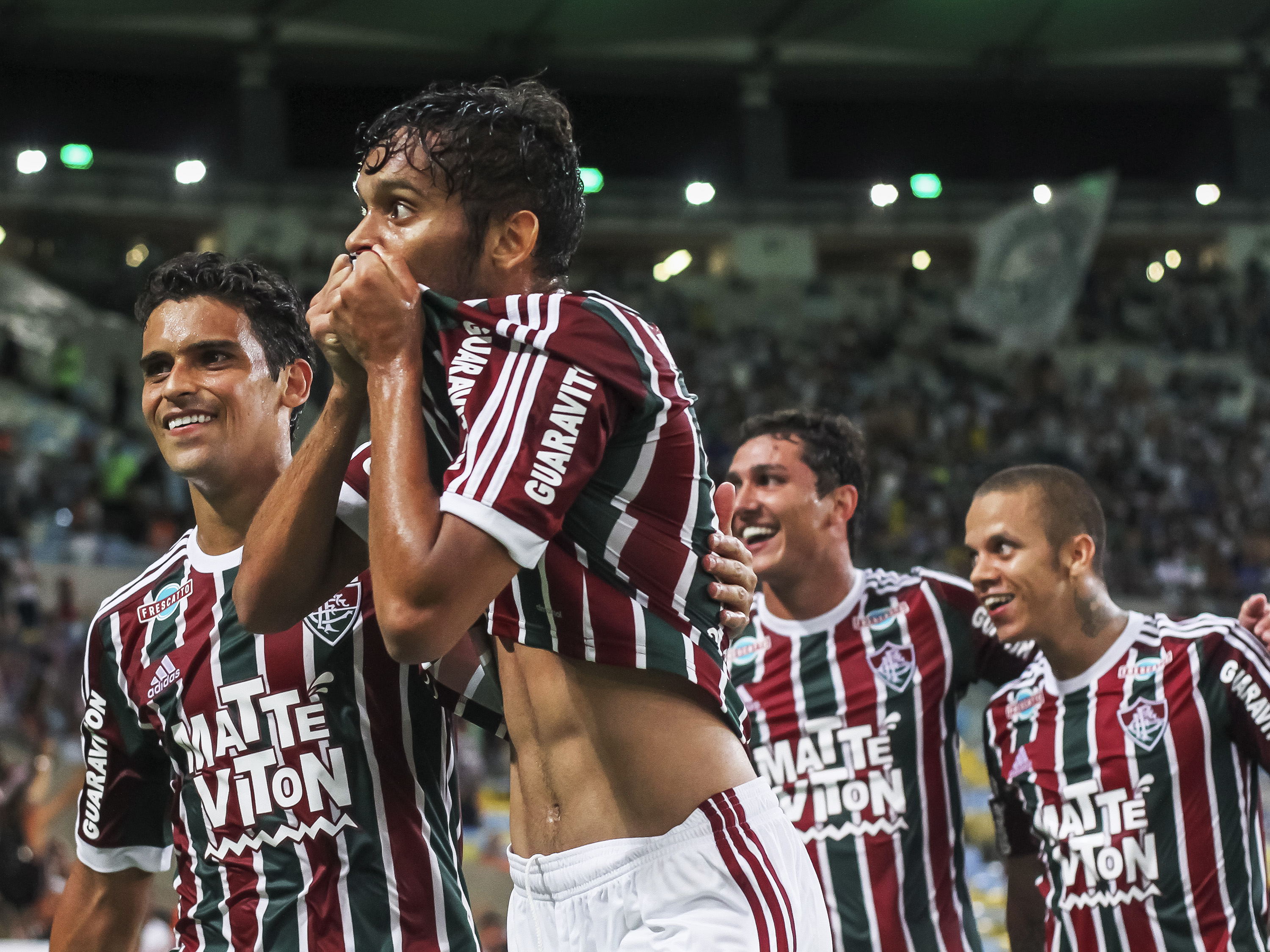 Gustavo Scarpa comemora gol do Fluminense na partida contra o Palmeiras no estádio do Maracanã no Rio de Janeiro, válida pela ida das semifinais da Copa do Brasil