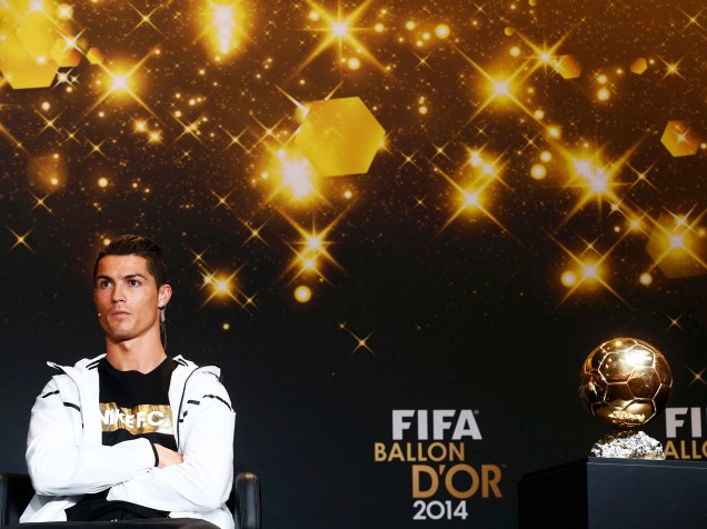 O português Cristiano Ronaldo, nomeado ao prêmio de melhor jogador do ano de 2014, momentos antes da entrevista coletiva no evento Bola de Ouro 2015
