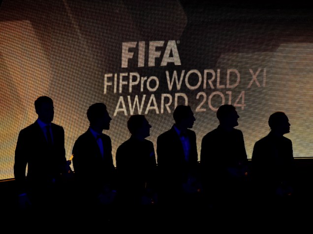 Vencedores do prêmio FIFPro World XI durante cerimônia do Bola de Ouro FIFA 2015 em Zurique