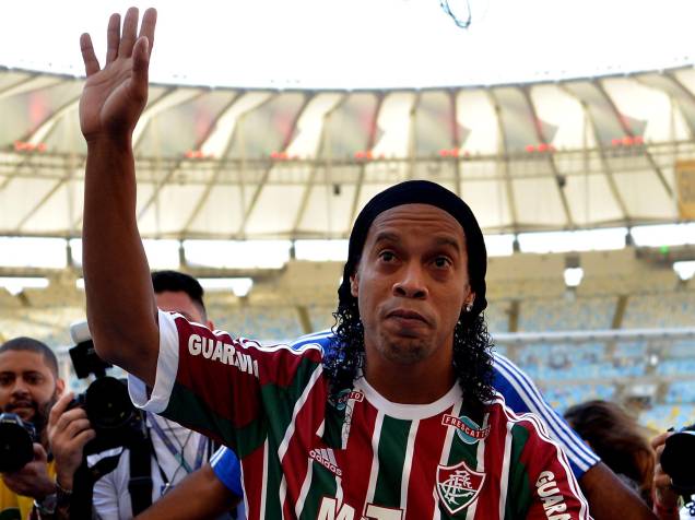 Ronaldinho Gaúcho é apresentado como novo reforço do Fluminense antes da partida contra o Vasco no Maracanã - 19/07/2015