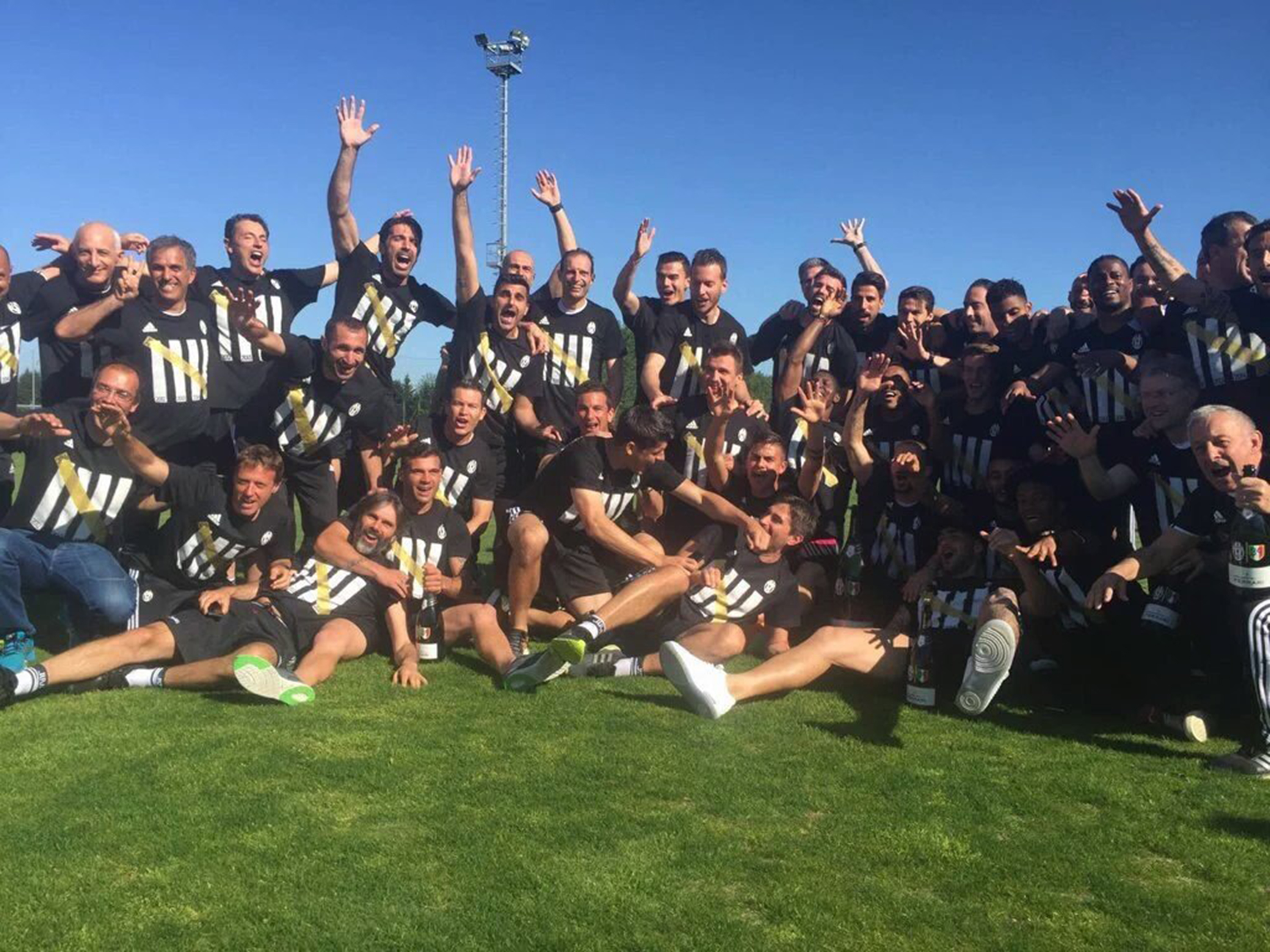 Jogadores da Juventus celebram título do italiano