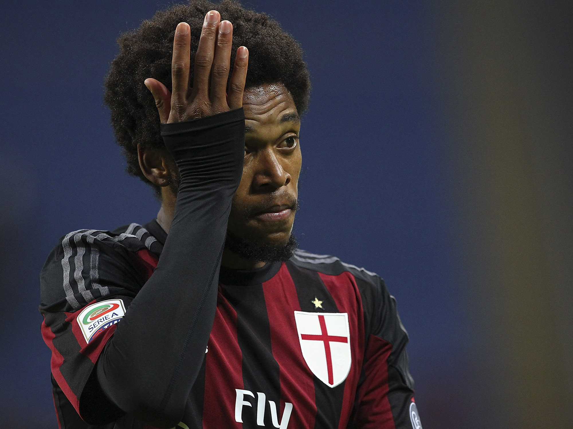 O atacante brasileiro Luiz Adriano atuando pelo Milan em partida válida pelo Campeonato Italiano