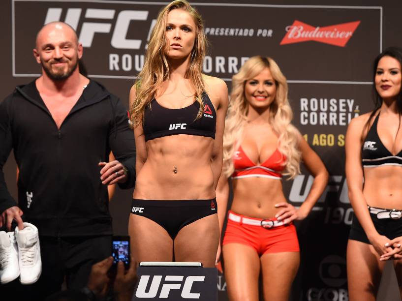 A norte-americana Ronda Rousey, dona do cinturão peso-galo, durante a pesagem para luta do UFC 190, contra a brasileira Bethe Correia, na HSBC Arena, Rio de Janeiro - 31/07/2015
