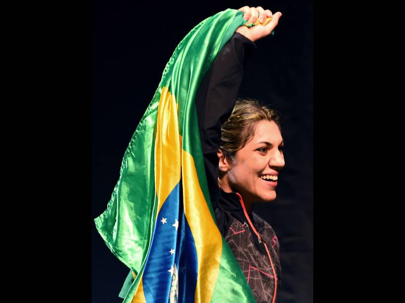 A brasileira Bethe Correia durante pesagem para luta contra a norte americana Ronda Rousey, no UFC 190, na HSBC Arena, Rio de Janeiro - 31/07/2015