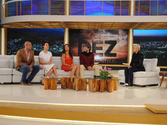 Elenco de "Os Dez Mandamentos" na estreia do programa de Xuxa Meneghel