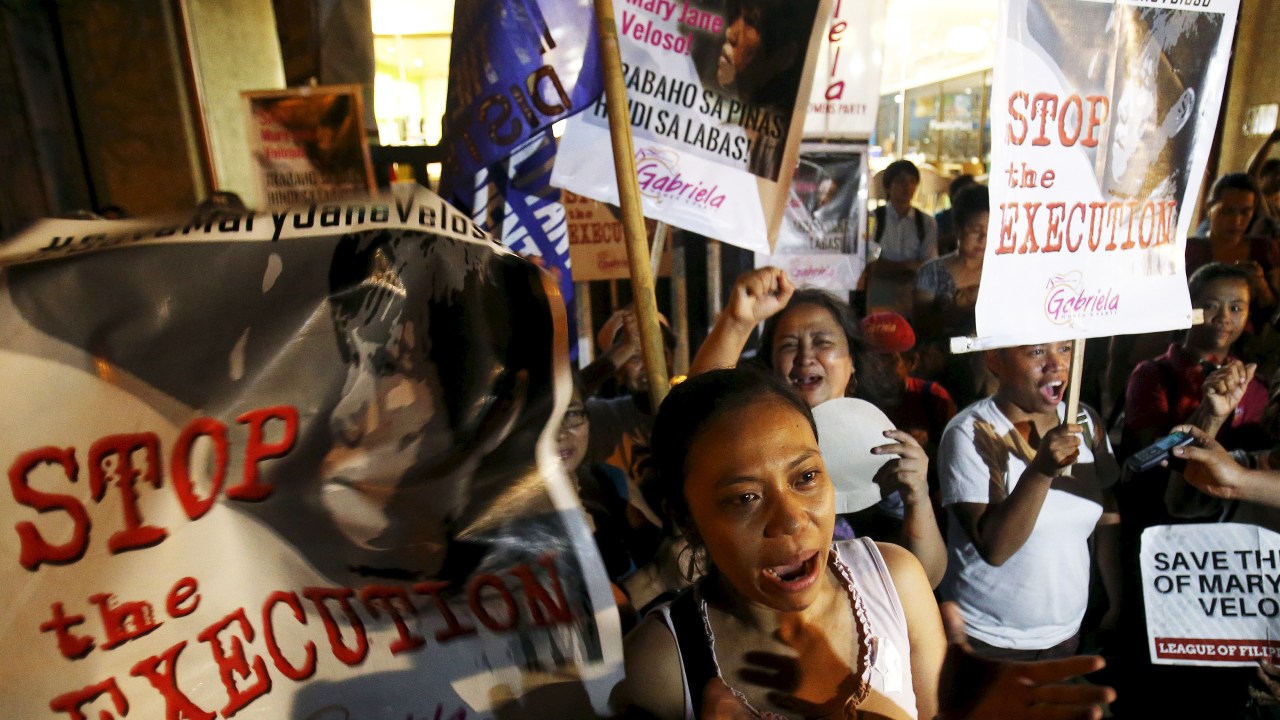 Ativistas protestam contra execuções na Indonésia, nesta terça-feira (28)