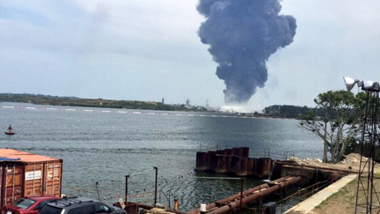 Forte explosão em planta petroquímica no estado de Veracruz, México - 20/04/2016