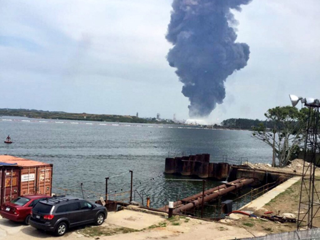 Forte explosão em planta petroquímica no estado de Veracruz, México - 20/04/2016