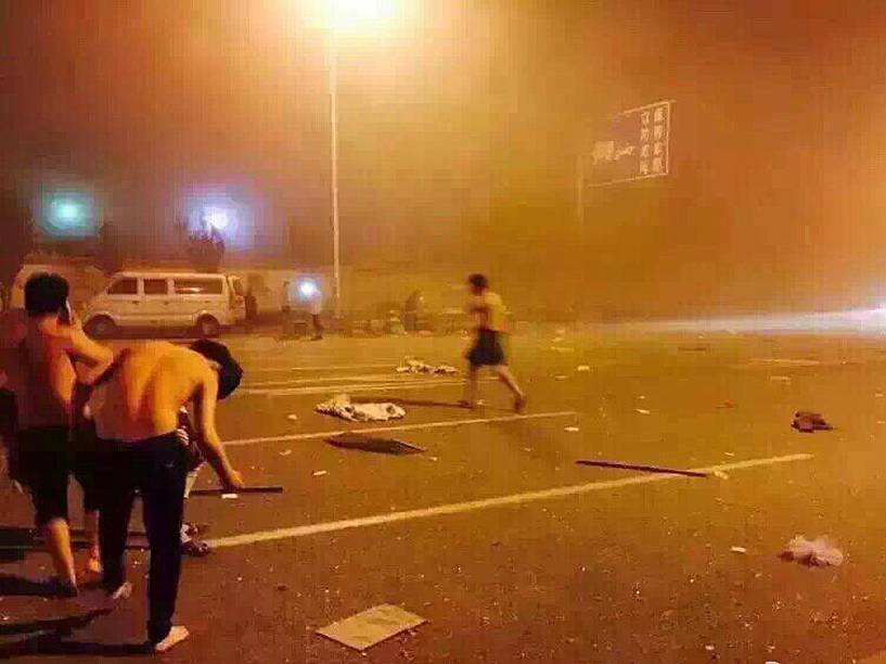 Uma explosão de grandes dimensões ocorreu nesta quarta-feira (12), na cidade chinesa de Tianjin