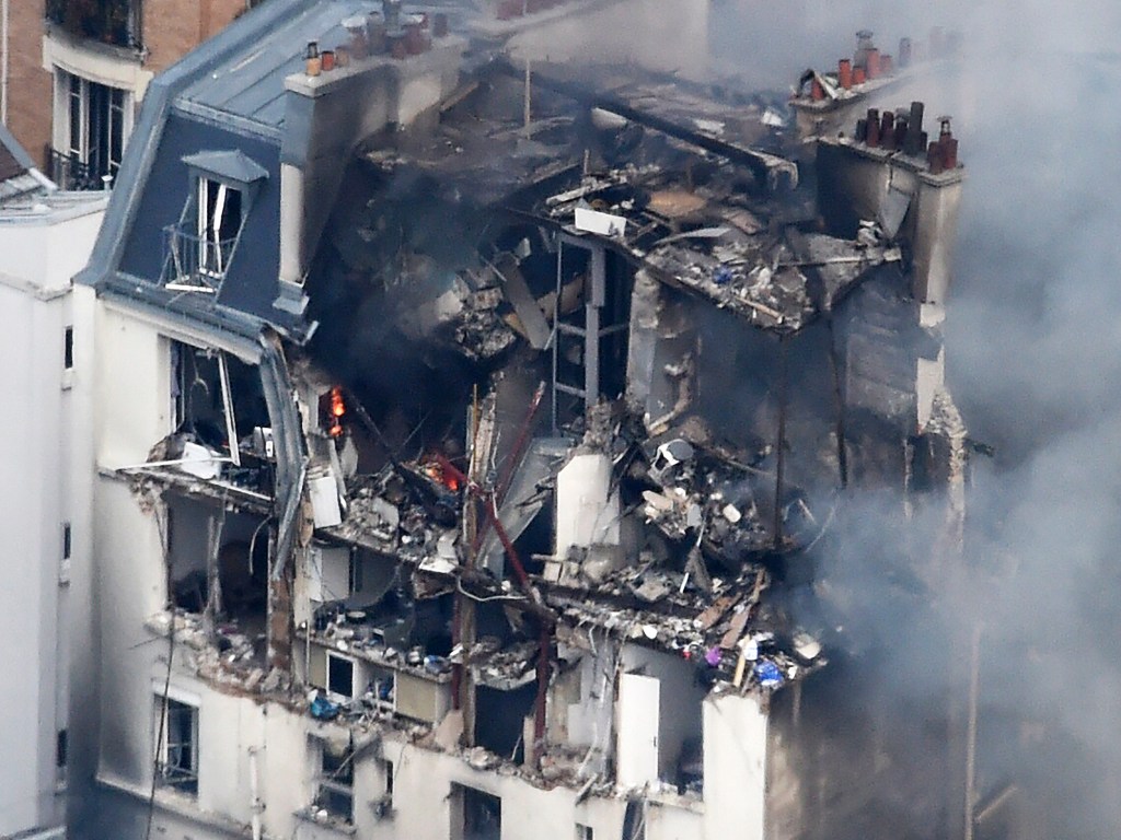 Oito pessoas ficaram feridas, uma delas em estado grave, por uma explosão de gás ocorrida nesta sexta-feira em um edifício do centro de Paris, que obrigou a evacuá-lo e a estabelecer um perímetro de segurança