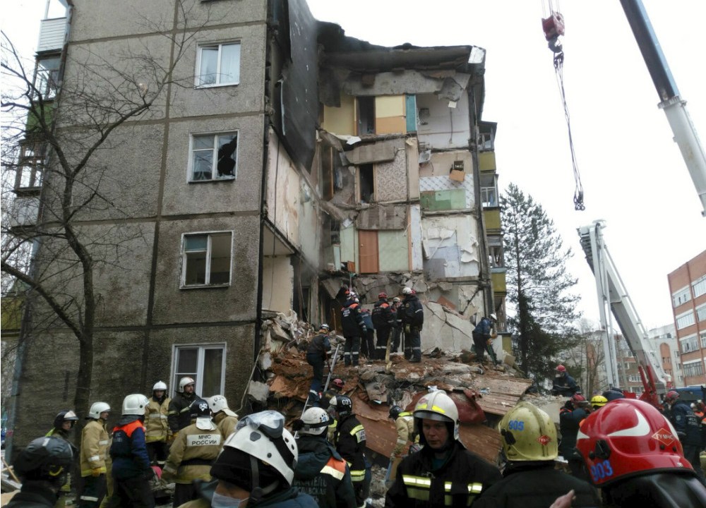 Prédio destruído em Yaroslav após um forte explosão