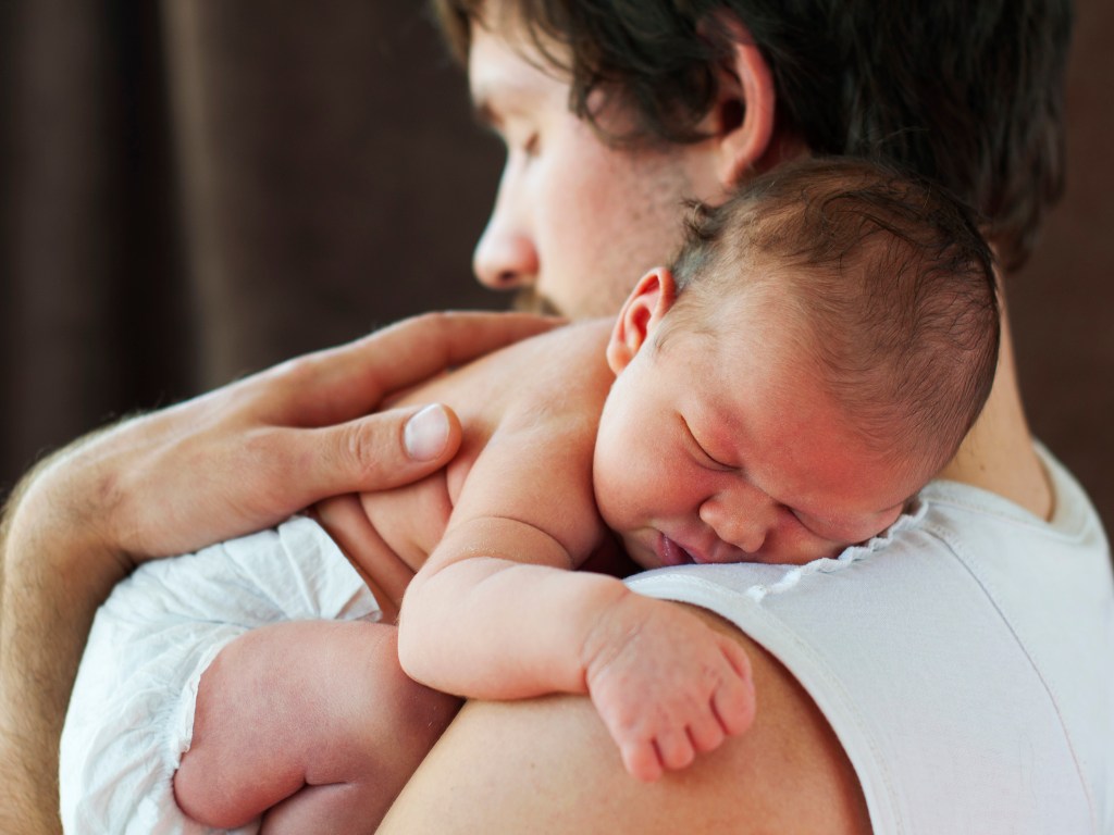 Prorrogação da licença-paternidade será concedida ao servidor que pedir o benefício no prazo de dois dias úteis após o nascimento ou a adoção da criança