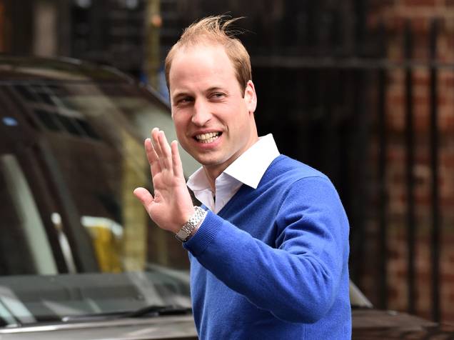 Príncipe William deixa o hospital St. Mary, em Londres, na Inglaterra