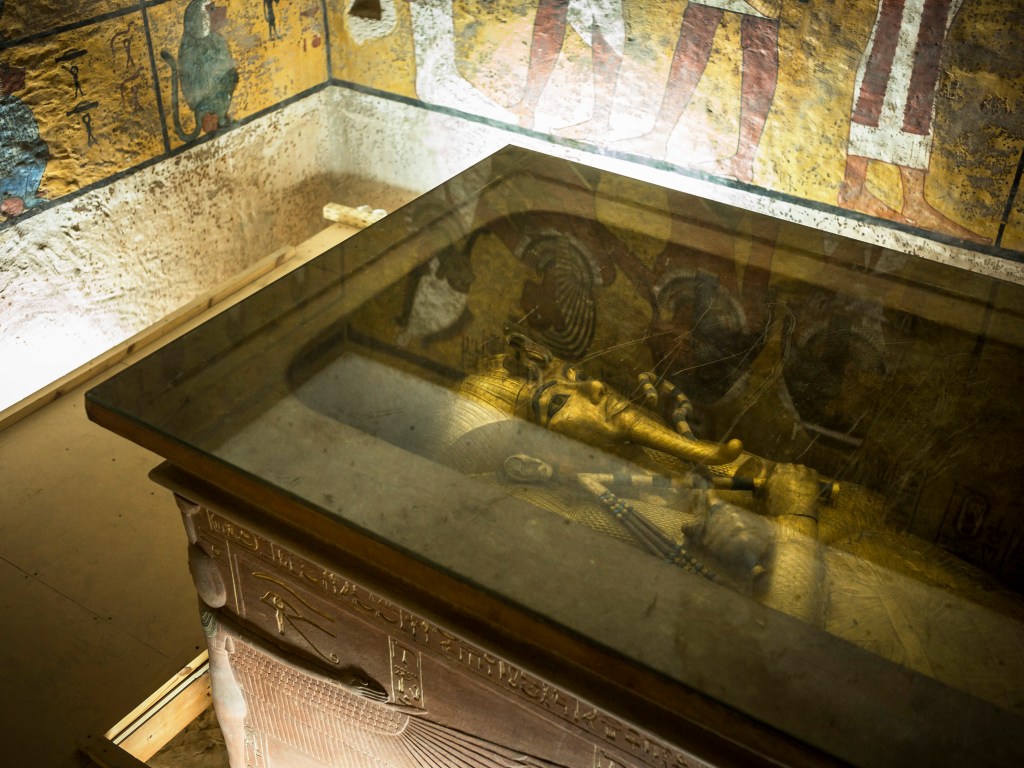 De acordo com teoria do arqueólogo britânico Nicolas Reeves, os restos mortais de Nefertiti estão ocultos na tumba do faraó.
