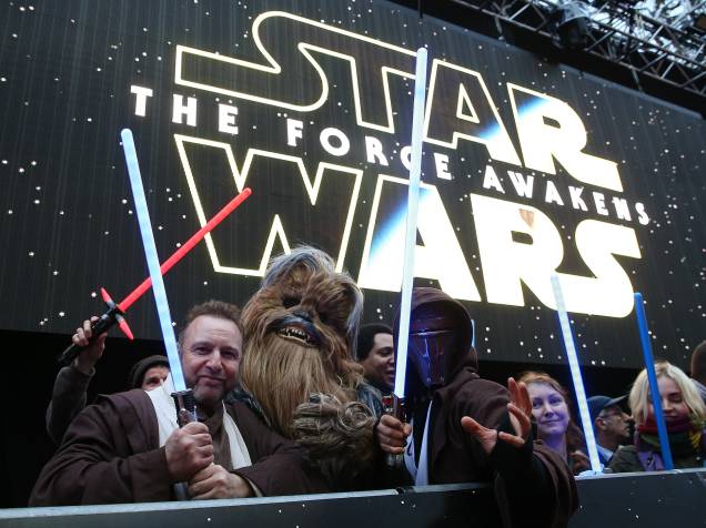 Fã fantasiado de Chewbacca na pré-estreia de Star Wars: O despertar da força em Londres, nesta quarta (16)