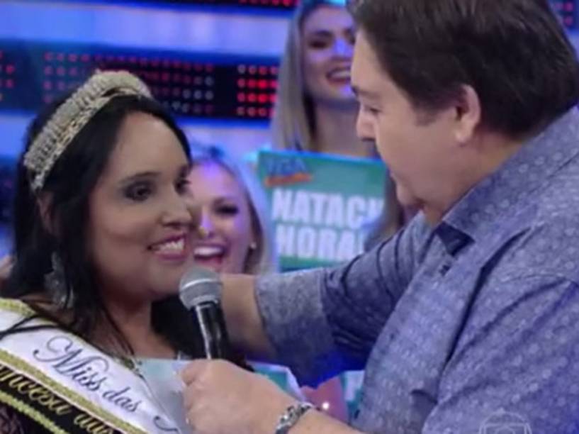 Faustão comete gafe com modelo plus size durante seu programa