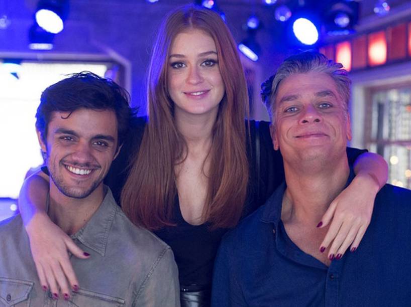 Jonatas (Felipe Simas), Eliza (Marina Ruy Barbosa) e Arthur (Fábio Assunção), o trio protagonista de Totalmente Demais