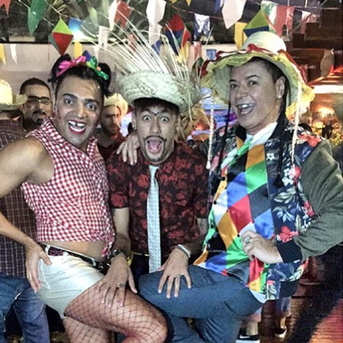 As novas musas de Neymar: o comediante Tirulipa (filho do deputado Tiririca) e a subcelebridade David Brazil