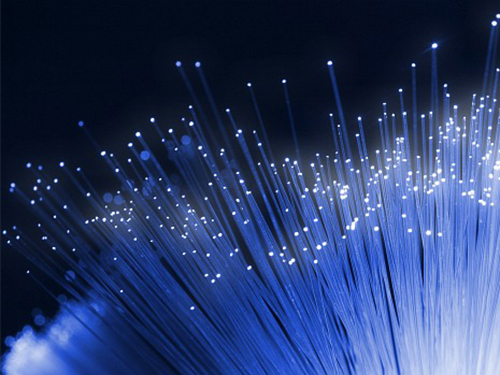 Bombeamento de mais luz a uma distância maior de um cabo de fibra óptica pode ser a solução para os limites da tecnologia