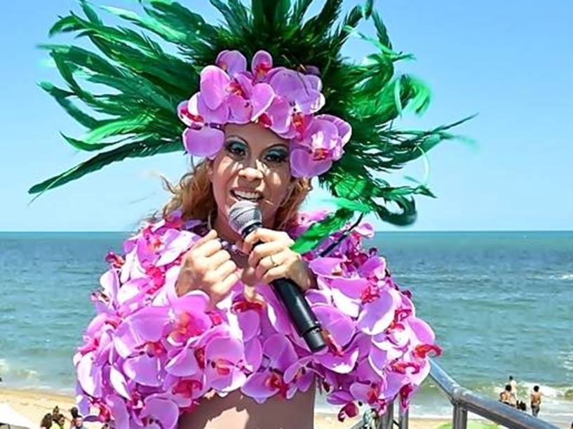 Durante o Carnaval de Olinda, em 2015, Joelma assaltou um orquidário e utilizou as flores para um top improvisado e uma coroa — que deixa no chinelo as garotas que tentam seguir a atual modinha de plantas na cabeça.