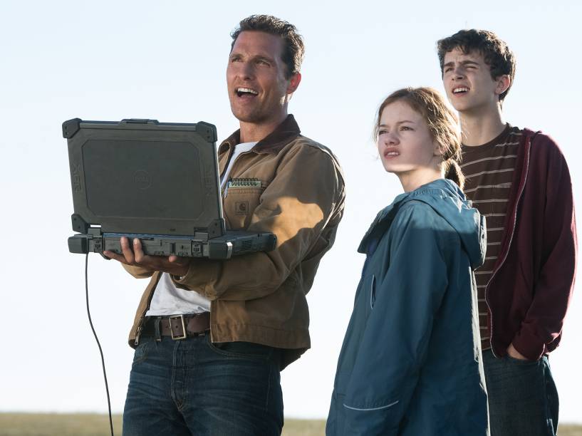 <p>Cena do filme interestelar, do diretor Christopher Nolan, com os atores Matthew McConaghey, Anna Hathaway e Jessica Chastain</p>