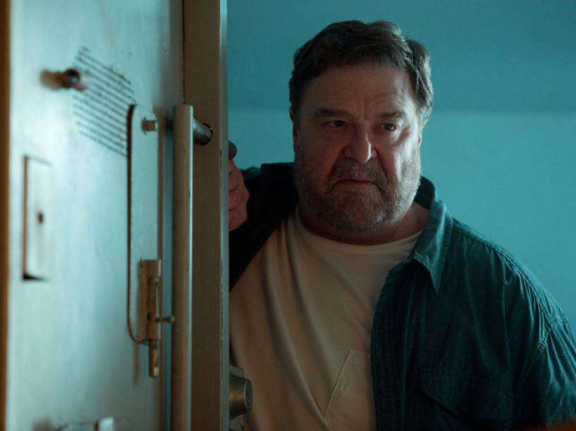Howard (John Goodman) em cena do filme Rua Cloverfield, 10