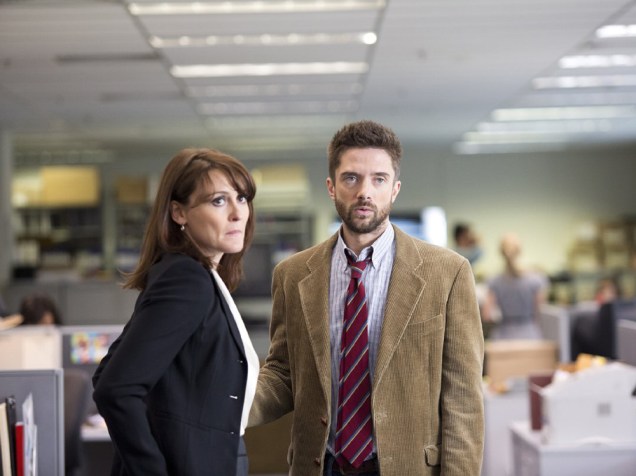 Mary Murphy (Natalie Saleeba) e Mike Smith (Topher Grace) em cena do filme Conspiração e Poder