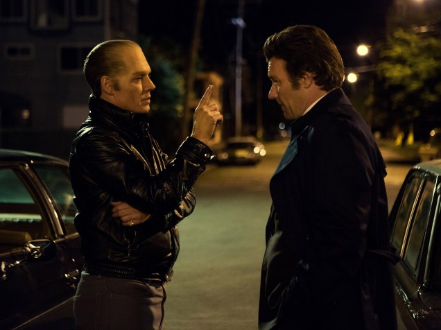 Johnny Depp e Joel Edgerton em cena do filme Aliança do Crime
