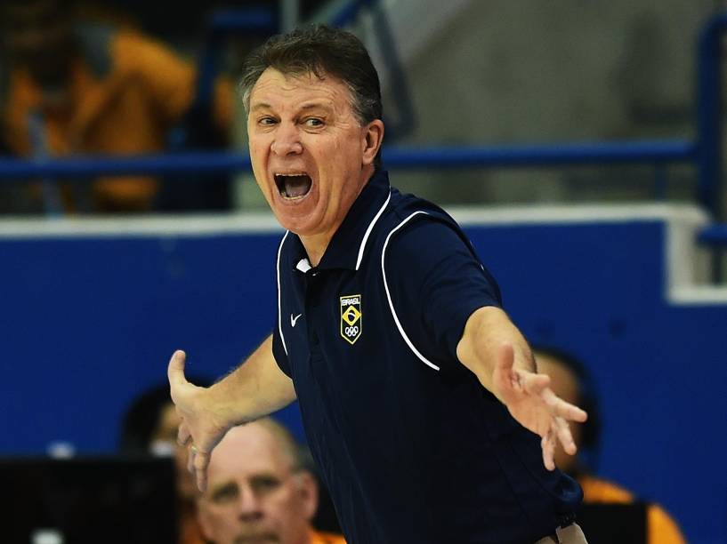 Rubén Magnano durante partida contra o Canadá