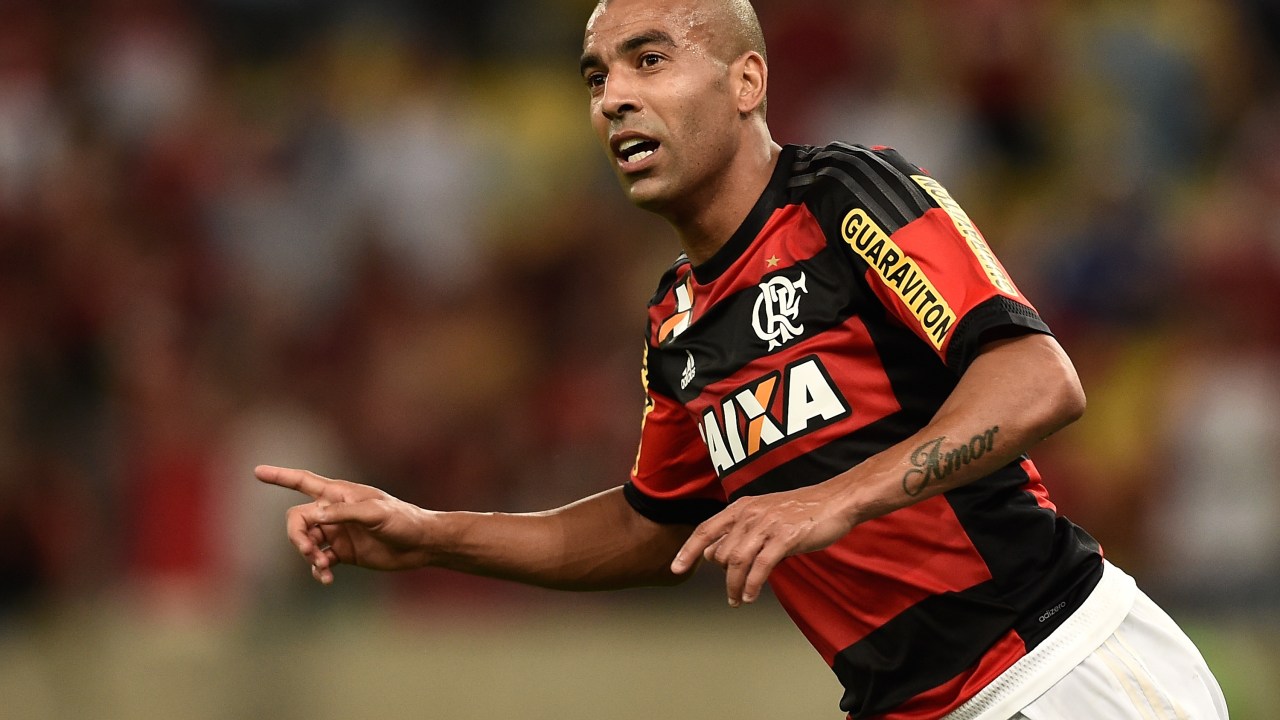 Emerson Sheik vibra após marcar o segundo gol do Flamengo
