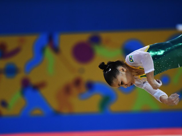 A ginasta brasileira Flávia Saraiva durante a final individual geral da ginástica artística nos Jogos Pan-Americanos de Toronto, no Canadá