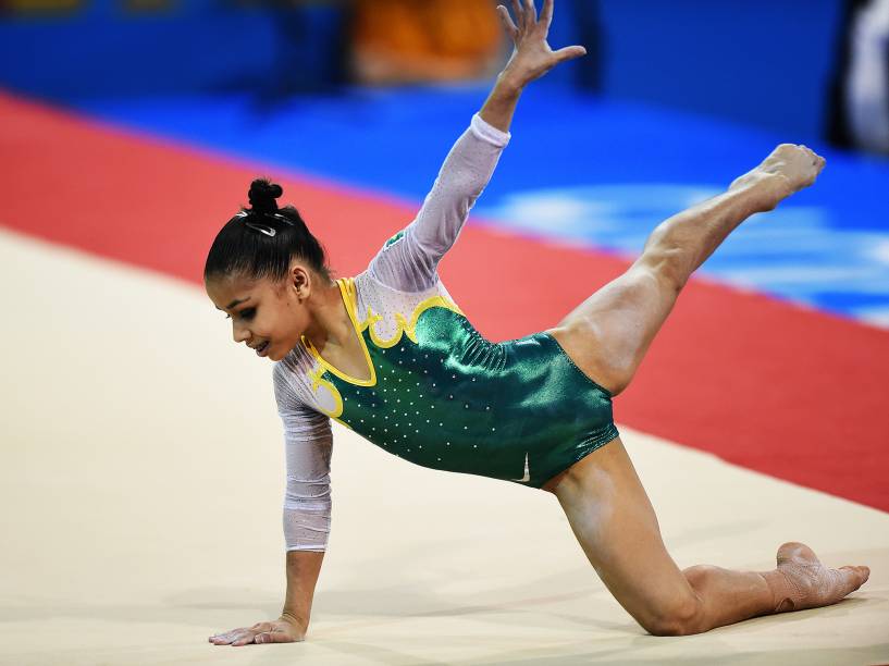 A ginasta brasileira Flávia Saraiva durante a final individual geral da ginástica artística nos Jogos Pan-Americanos de Toronto, no Canadá