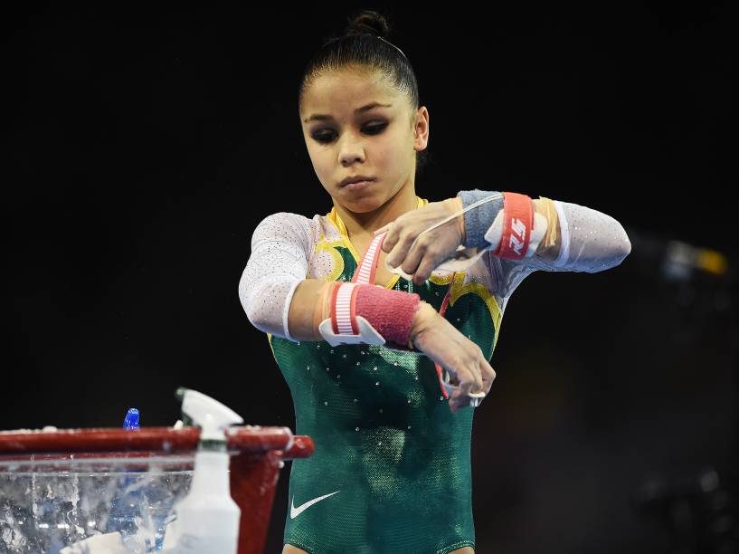 A ginasta brasileira Flávia Saraiva durante a final individual geral da ginástica artística nos Jogos Pan-Americanos de Toronto, no Canadá