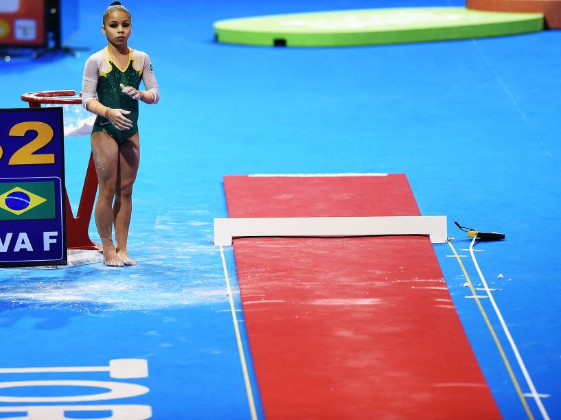 A ginasta brasileira Flávia Saraiva durante a final individual geral da ginástica artística nos Jogos Pan-Americanos de Toronto, no Canadá