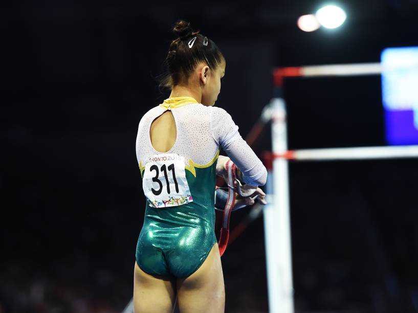 A ginasta brasileira Flávia Saraiva durante a final individual geral da ginástica artística nos Jogos Pan-Americanos de Toronto, no Canadá