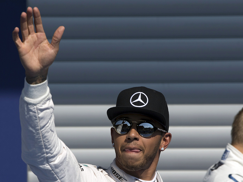 Hamilton comemora pole na Finlândia